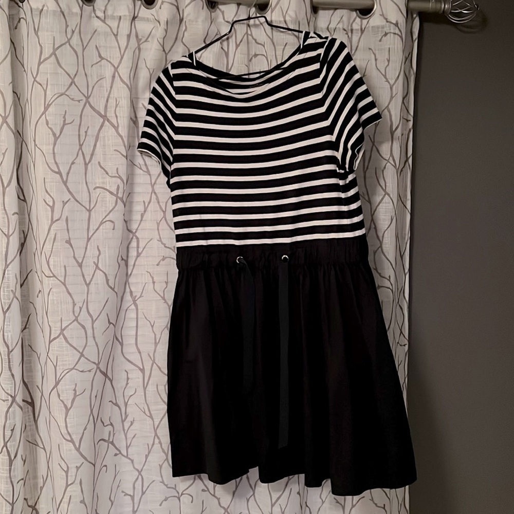 Kate Spade mixed media cinch waist dress with pockets.